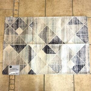 Geometric Patterned Area Rug Machine Washable 23” X 36”